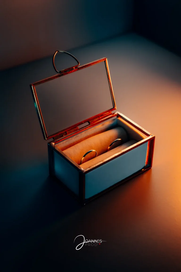Bagues dans leur présentoir Photographe Mariage