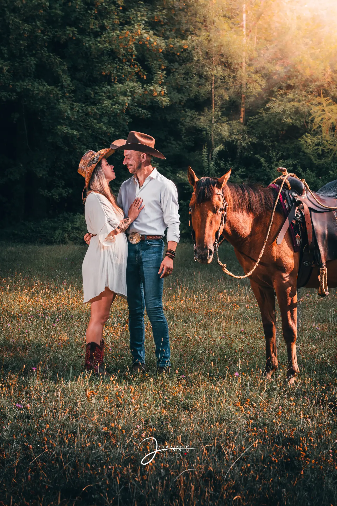 Couple Regard & Cheval